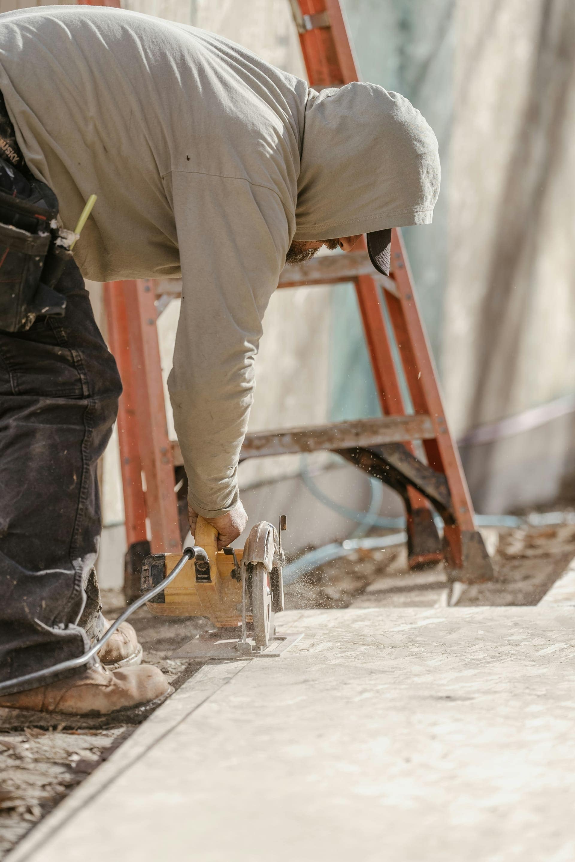 Équipe d'artisans salariés LUVA BAT sur un chantier de rénovation