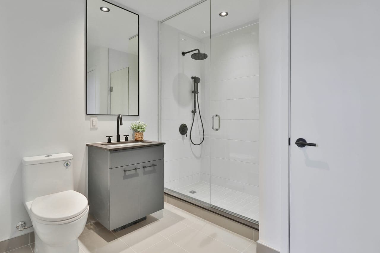 Remplacer sa baignoire par une douche : prix et étapes 2026